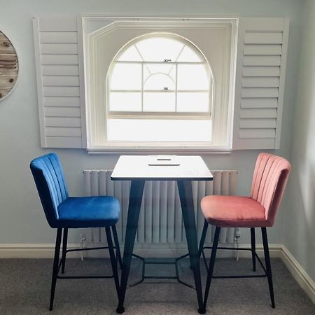 Beautiful Beachfront Retreat With A Stunning Sea View For The Ultimate Escape Away From The Busy World Below Herne Bay Esterno foto