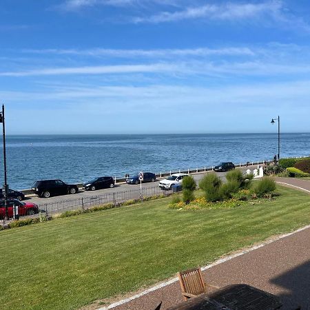 Beautiful Beachfront Retreat With A Stunning Sea View For The Ultimate Escape Away From The Busy World Below Herne Bay Esterno foto