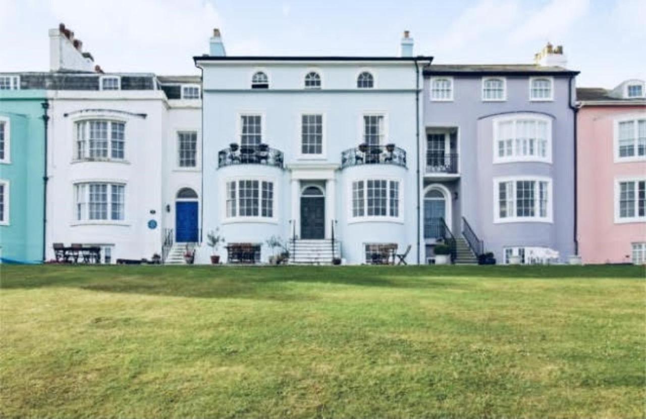 Beautiful Beachfront Retreat With A Stunning Sea View For The Ultimate Escape Away From The Busy World Below Herne Bay Esterno foto