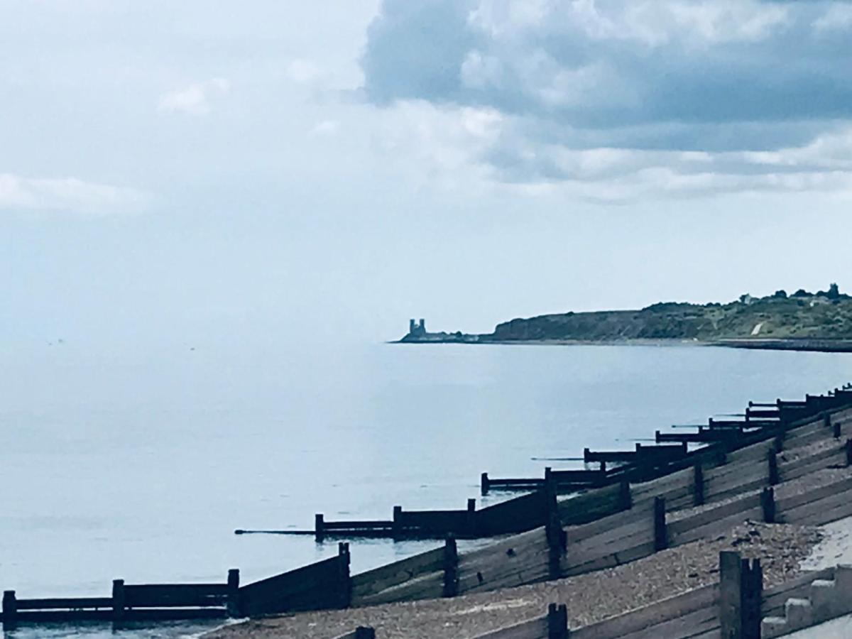 Beautiful Beachfront Retreat With A Stunning Sea View For The Ultimate Escape Away From The Busy World Below Herne Bay Esterno foto