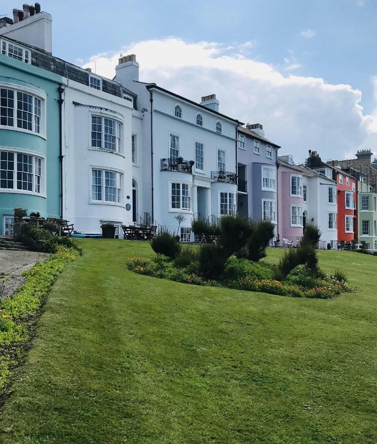 Beautiful Beachfront Retreat With A Stunning Sea View For The Ultimate Escape Away From The Busy World Below Herne Bay Esterno foto