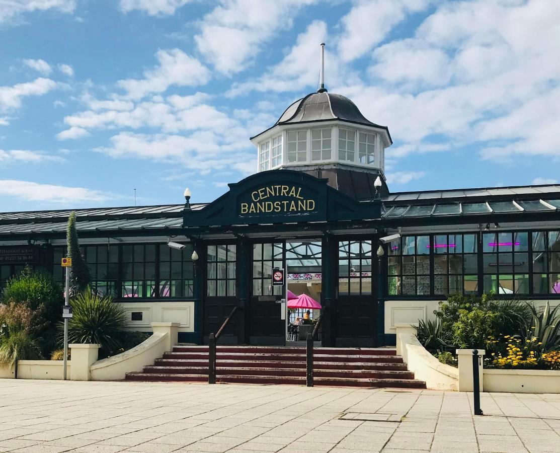 Beautiful Beachfront Retreat With A Stunning Sea View For The Ultimate Escape Away From The Busy World Below Herne Bay Esterno foto