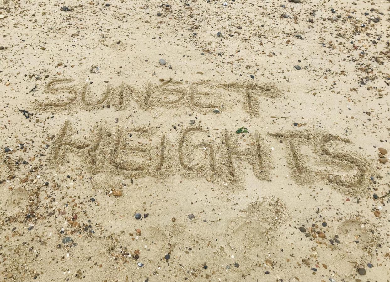 Beautiful Beachfront Retreat With A Stunning Sea View For The Ultimate Escape Away From The Busy World Below Herne Bay Esterno foto