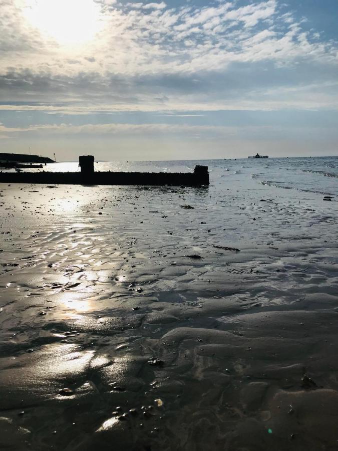 Beautiful Beachfront Retreat With A Stunning Sea View For The Ultimate Escape Away From The Busy World Below Herne Bay Esterno foto