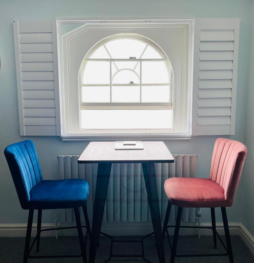 Beautiful Beachfront Retreat With A Stunning Sea View For The Ultimate Escape Away From The Busy World Below Herne Bay Esterno foto