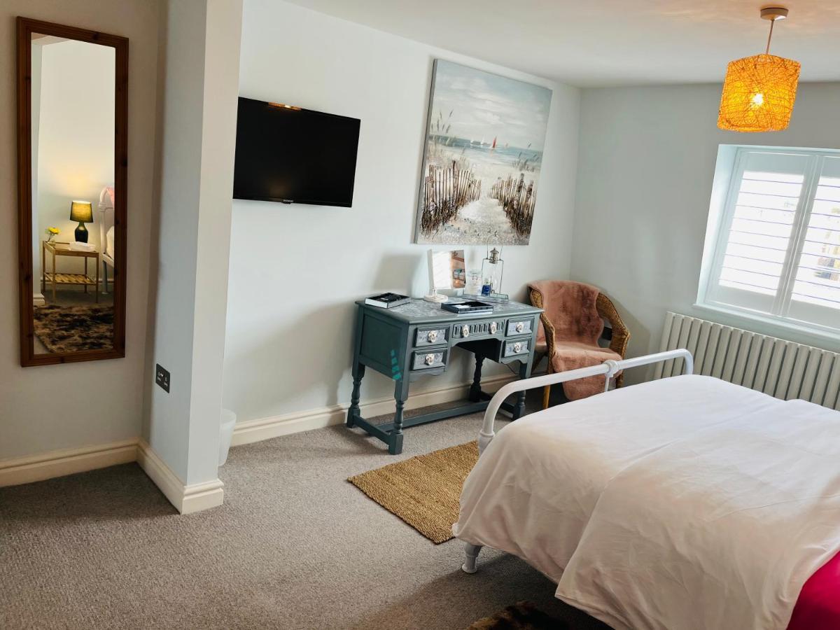 Beautiful Beachfront Retreat With A Stunning Sea View For The Ultimate Escape Away From The Busy World Below Herne Bay Esterno foto