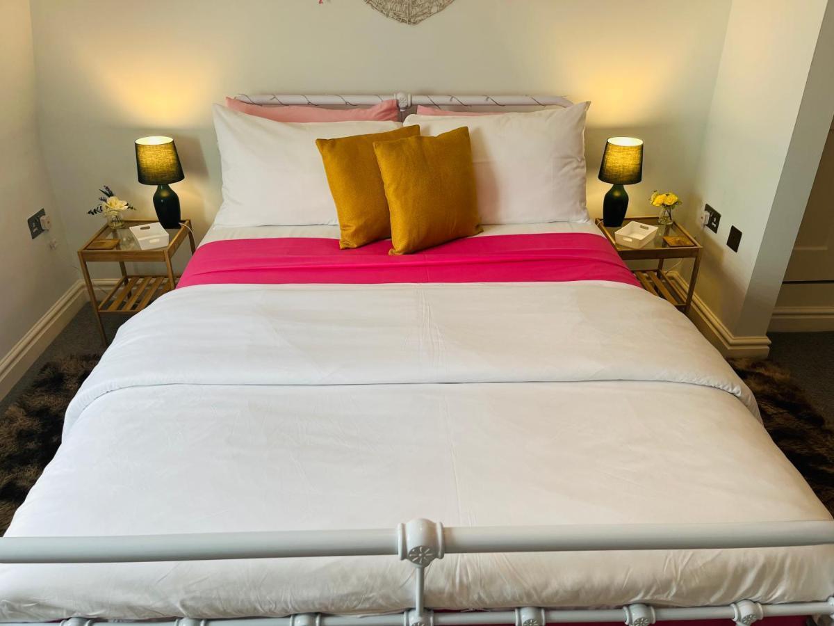 Beautiful Beachfront Retreat With A Stunning Sea View For The Ultimate Escape Away From The Busy World Below Herne Bay Esterno foto