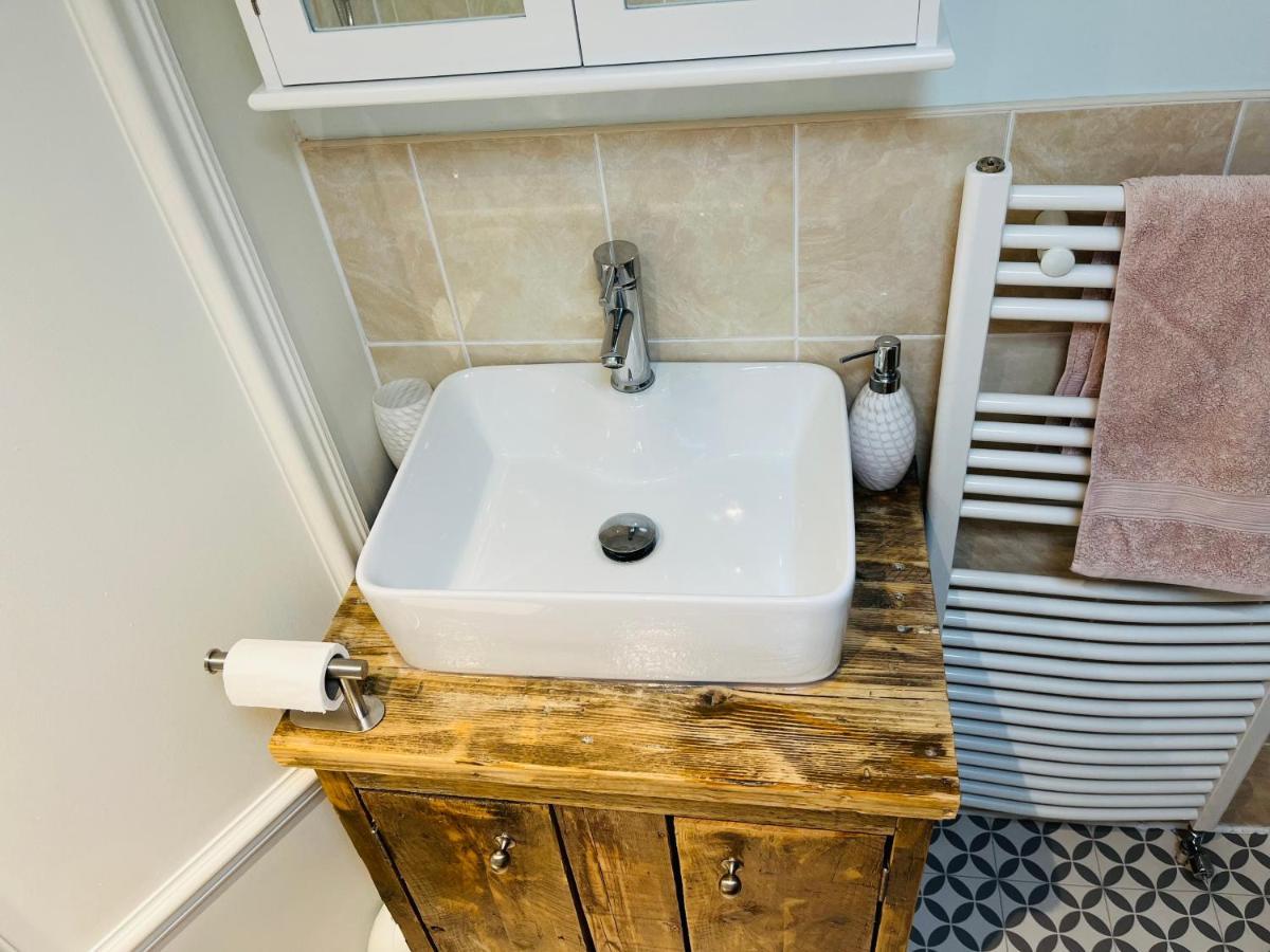 Beautiful Beachfront Retreat With A Stunning Sea View For The Ultimate Escape Away From The Busy World Below Herne Bay Esterno foto