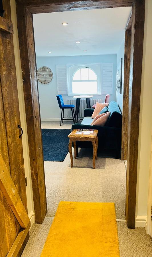 Beautiful Beachfront Retreat With A Stunning Sea View For The Ultimate Escape Away From The Busy World Below Herne Bay Esterno foto